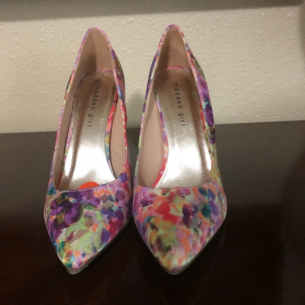 Shoes - Picture 2 of 5